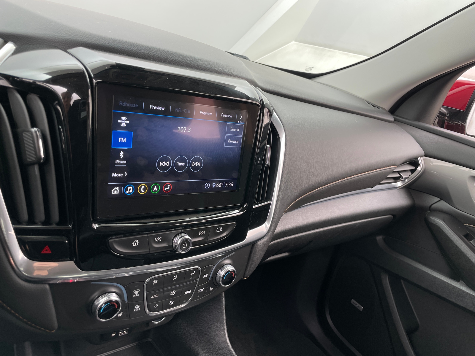 Thumbnail: 2020 Chevrolet Traverse - 3