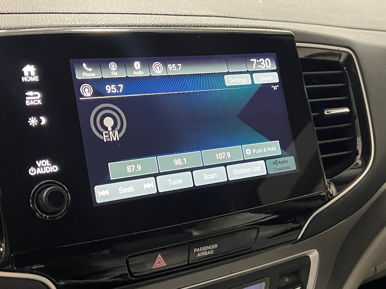 Thumbnail: 2019 Honda Pilot - 3