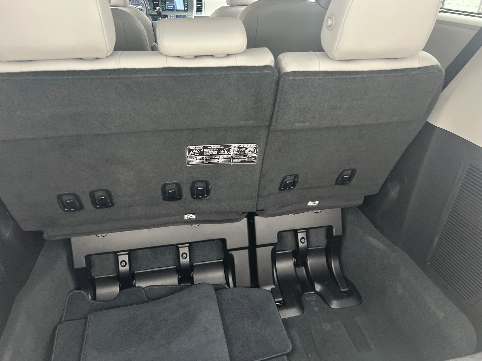 Thumbnail: 2020 Toyota Sienna - 6