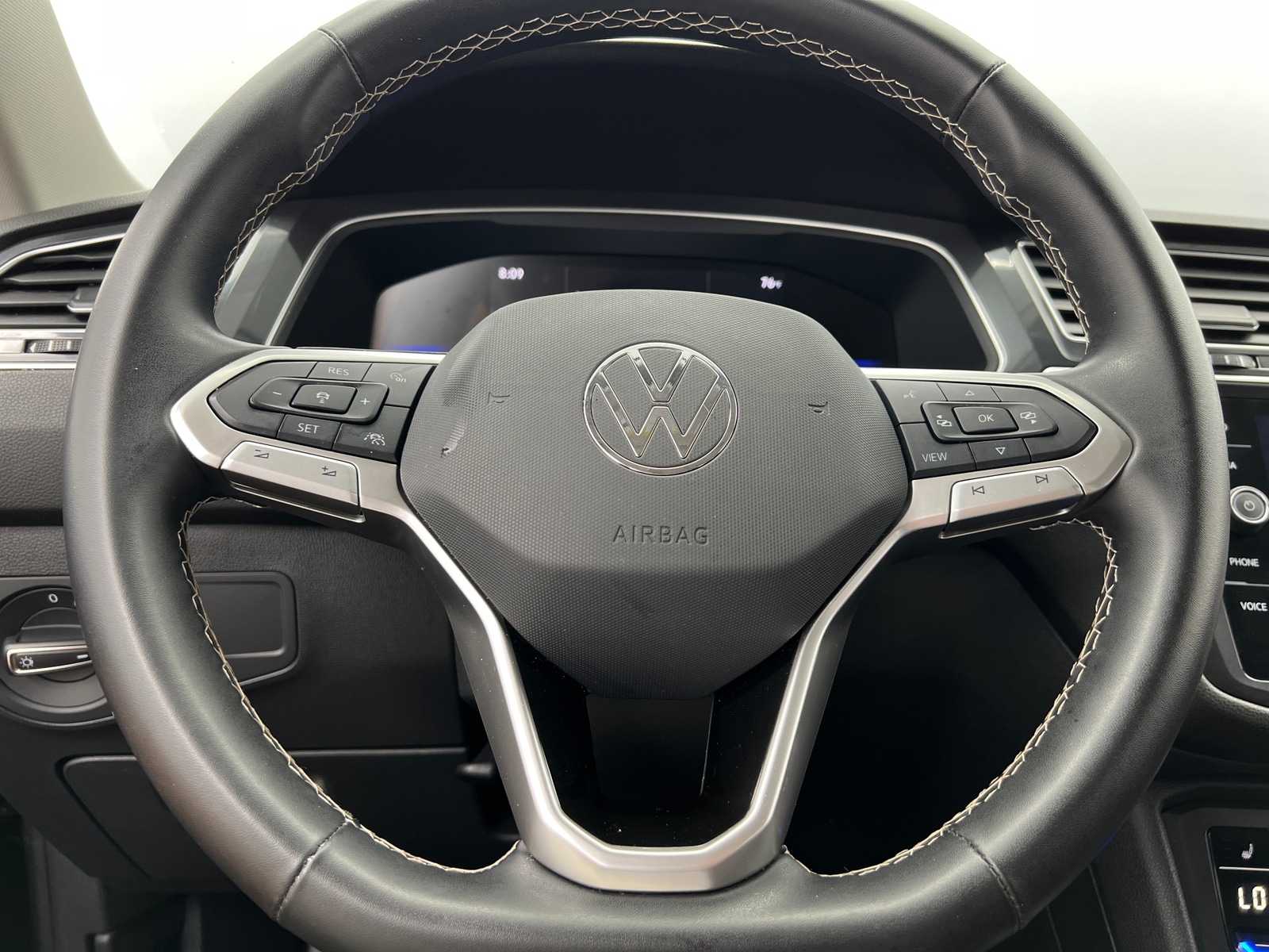 Thumbnail: 2024 Volkswagen Tiguan - 4