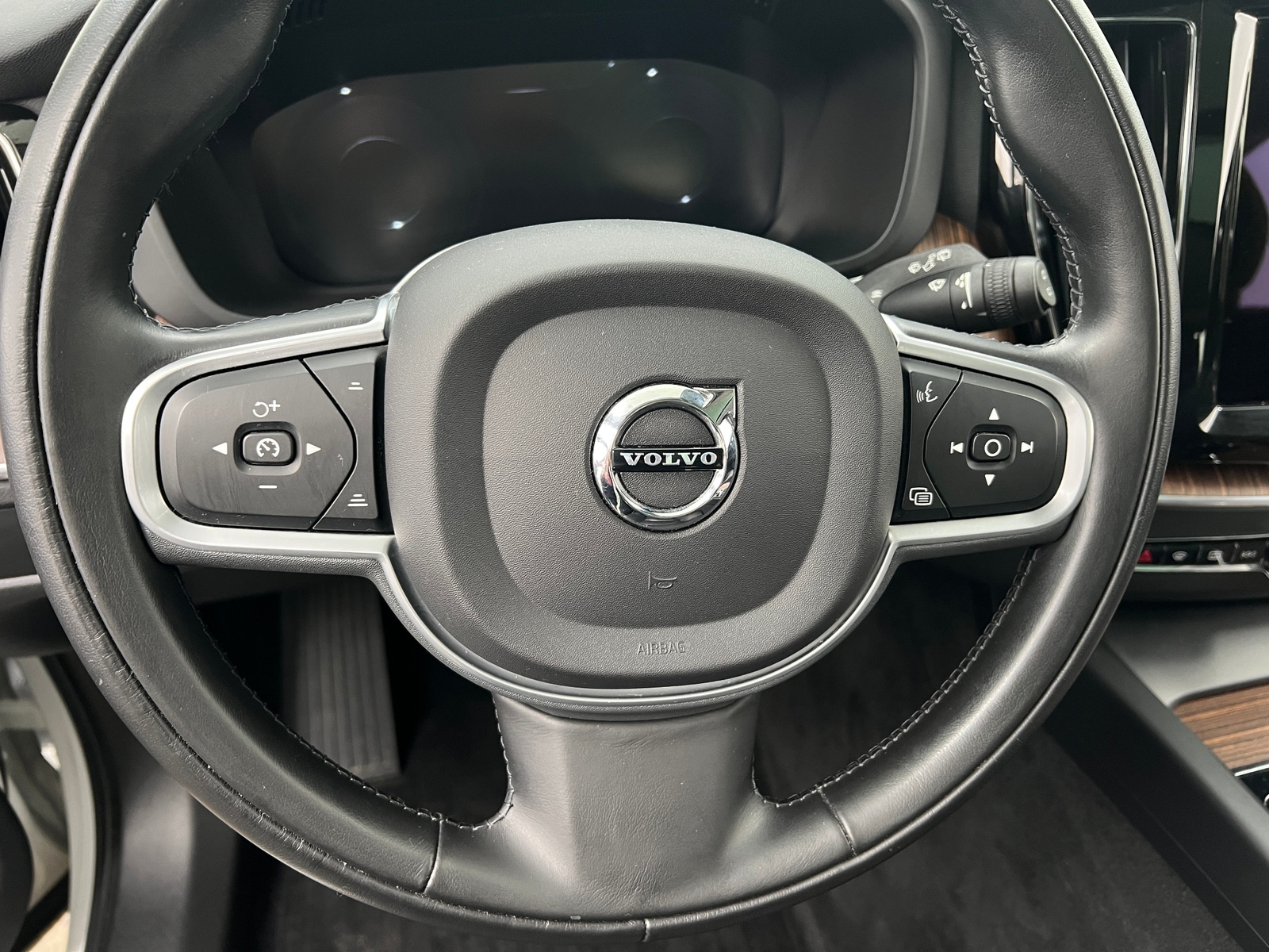 Thumbnail: 2021 Volvo XC60 - 4