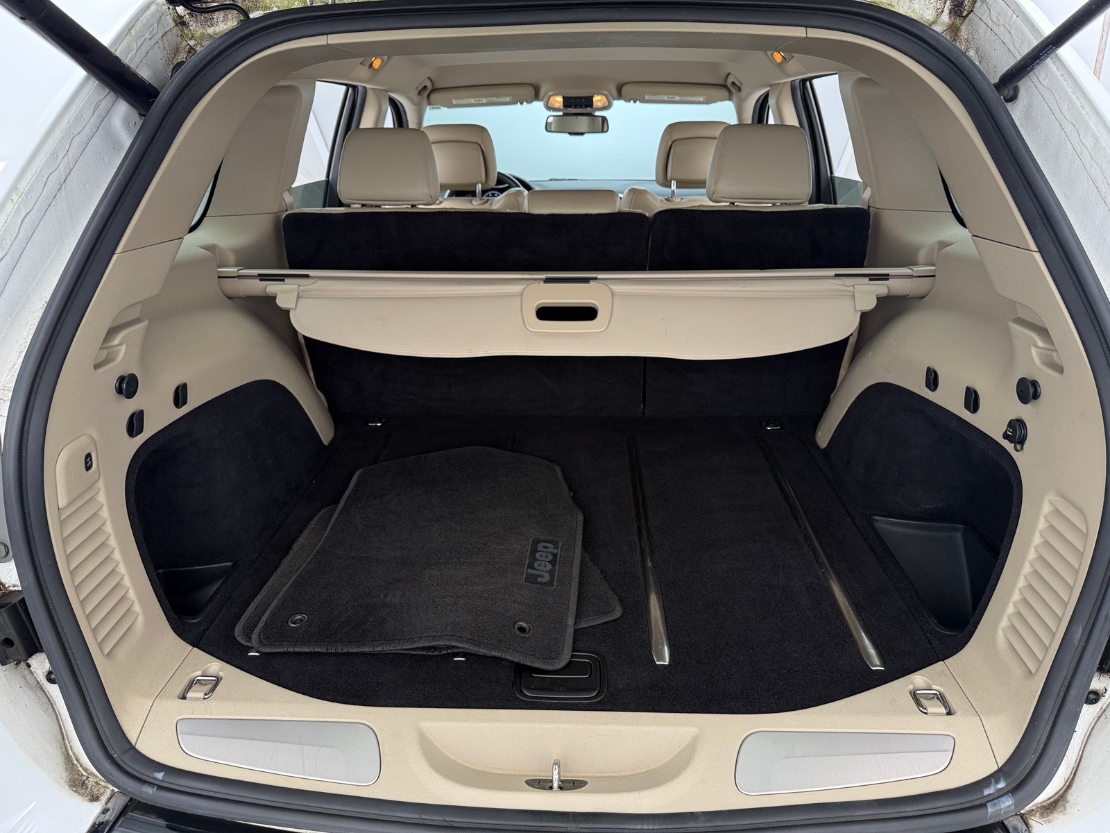 Thumbnail: 2015 Jeep Grand Cherokee - 6
