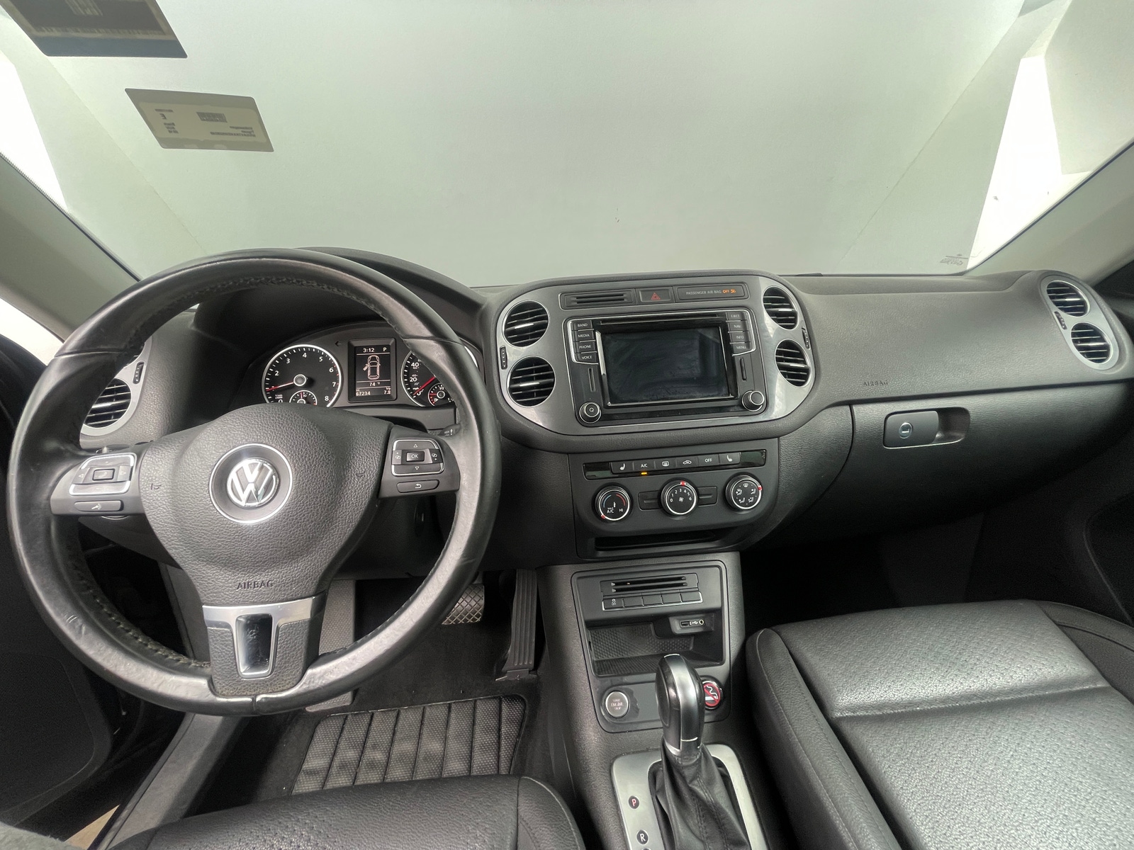 Thumbnail: 2016 Volkswagen Tiguan - 2