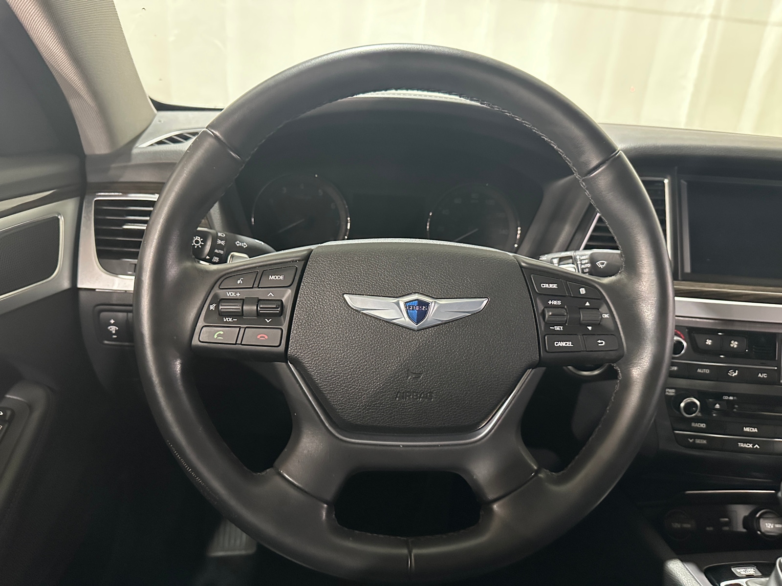 Thumbnail: 2015 Hyundai Genesis - 4