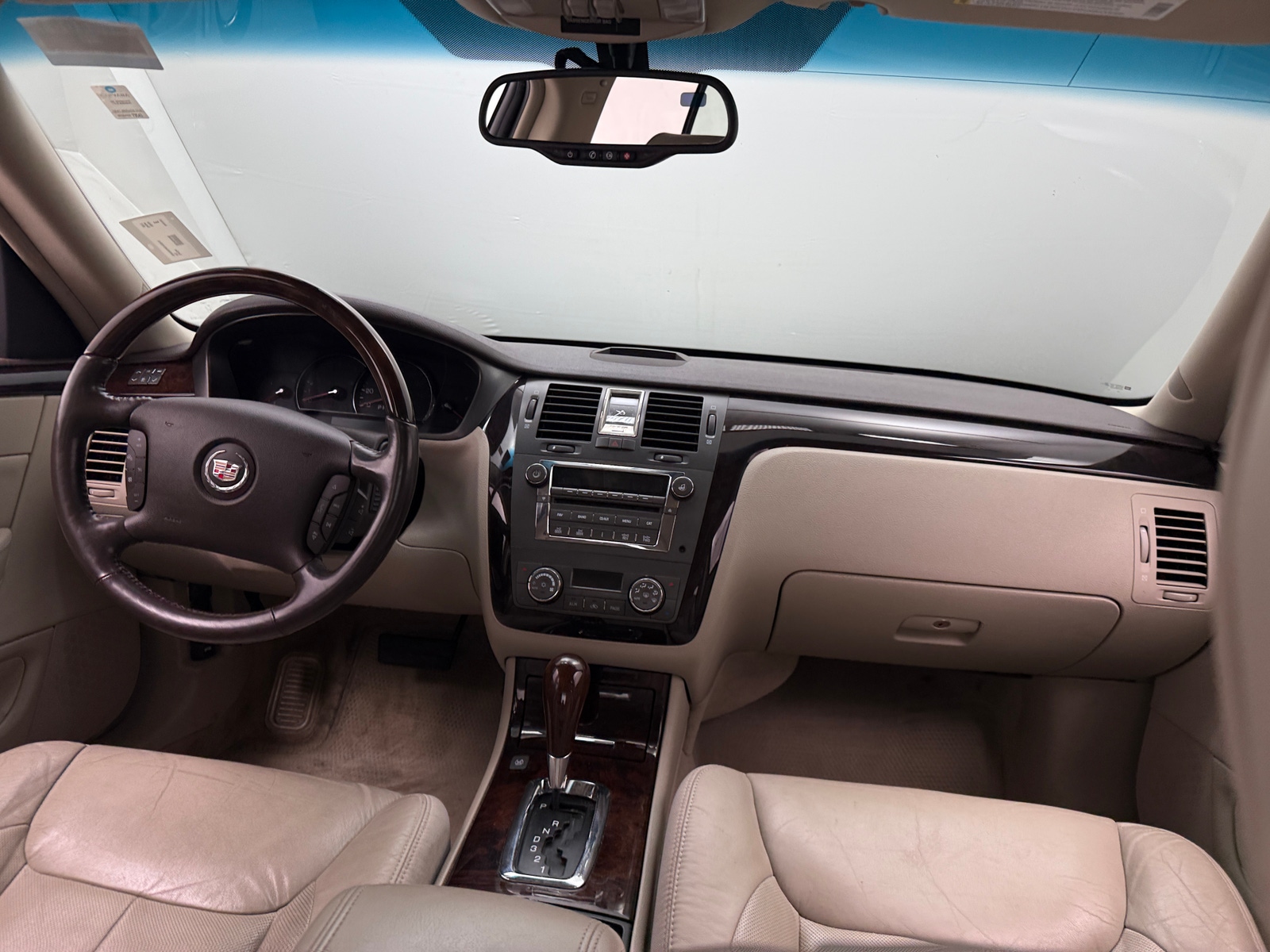 Thumbnail: 2011 Cadillac DTS - 2