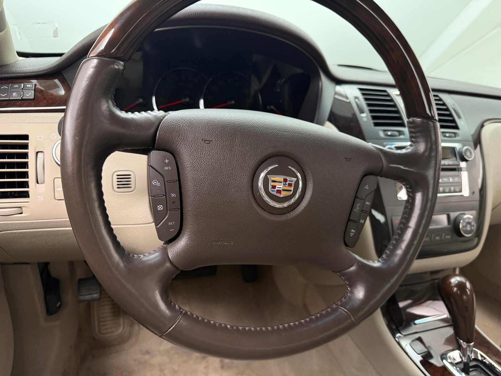 Thumbnail: 2011 Cadillac DTS - 4