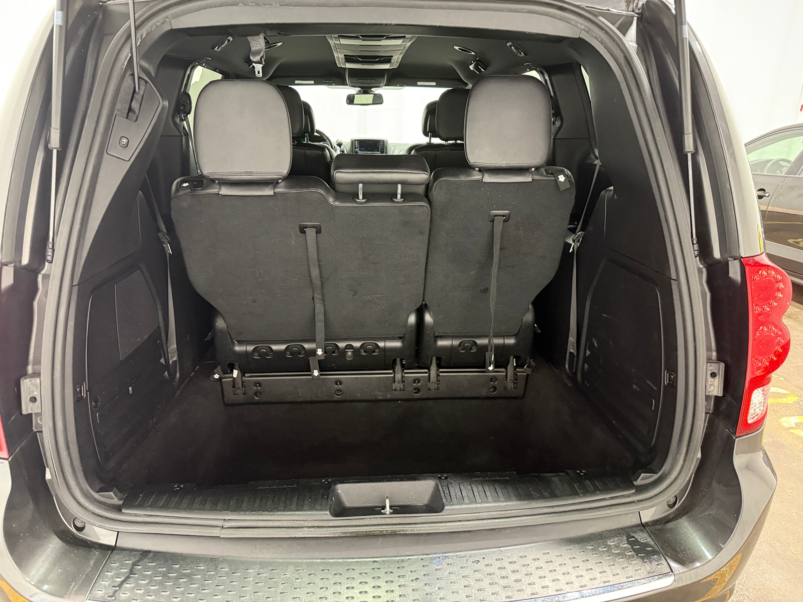 Thumbnail: 2018 Dodge Grand Caravan - 6