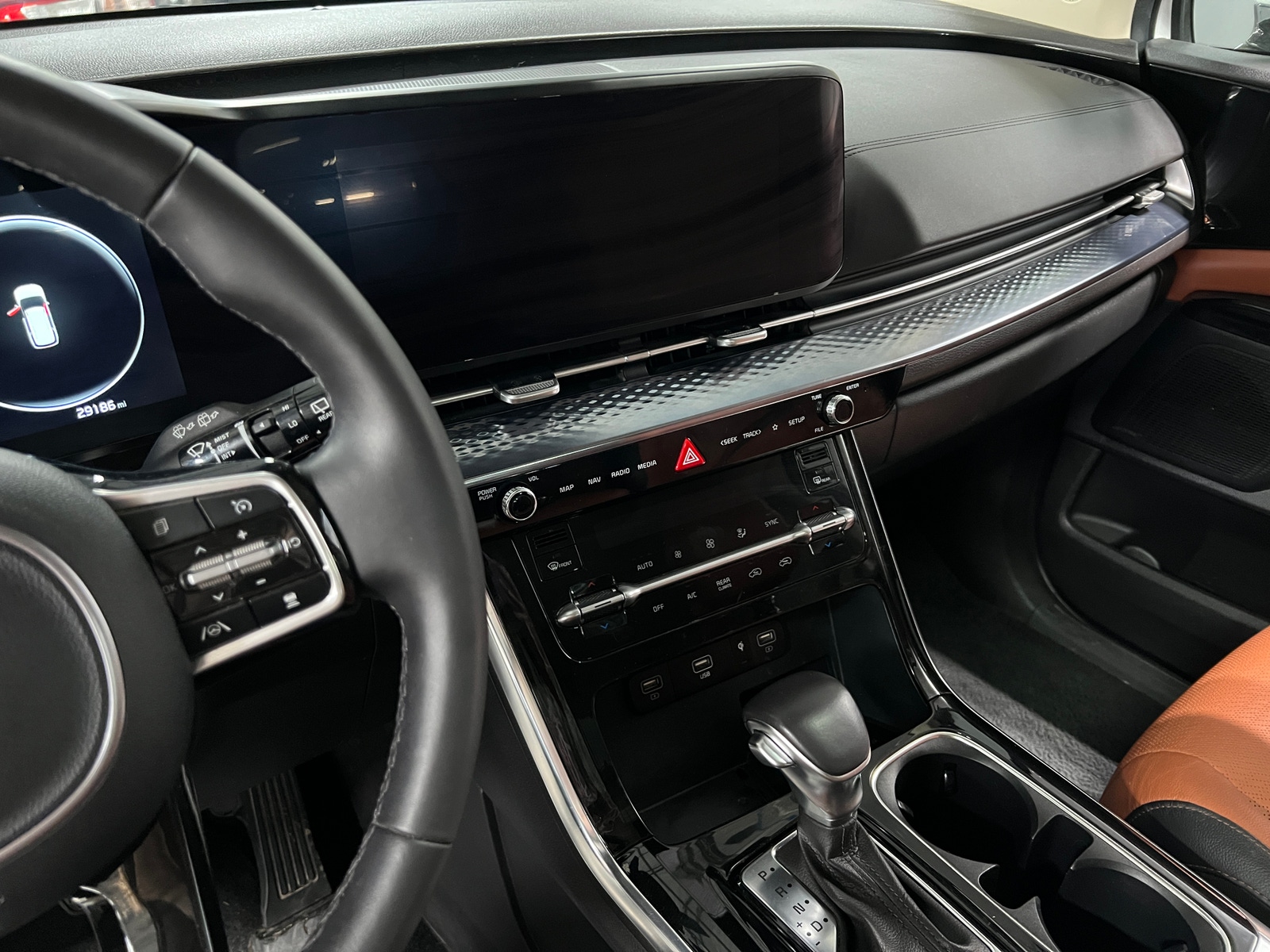 Thumbnail: 2024 Kia Carnival - 3