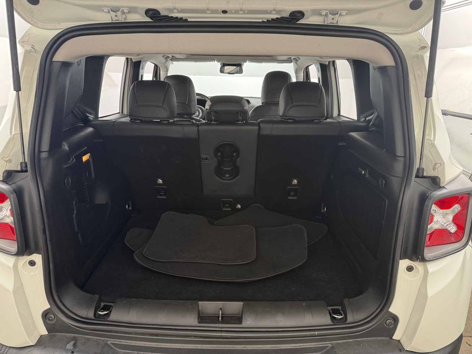Thumbnail: 2021 Jeep Renegade - 6