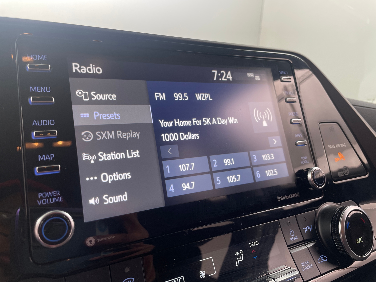 Thumbnail: 2021 Toyota Highlander - 4