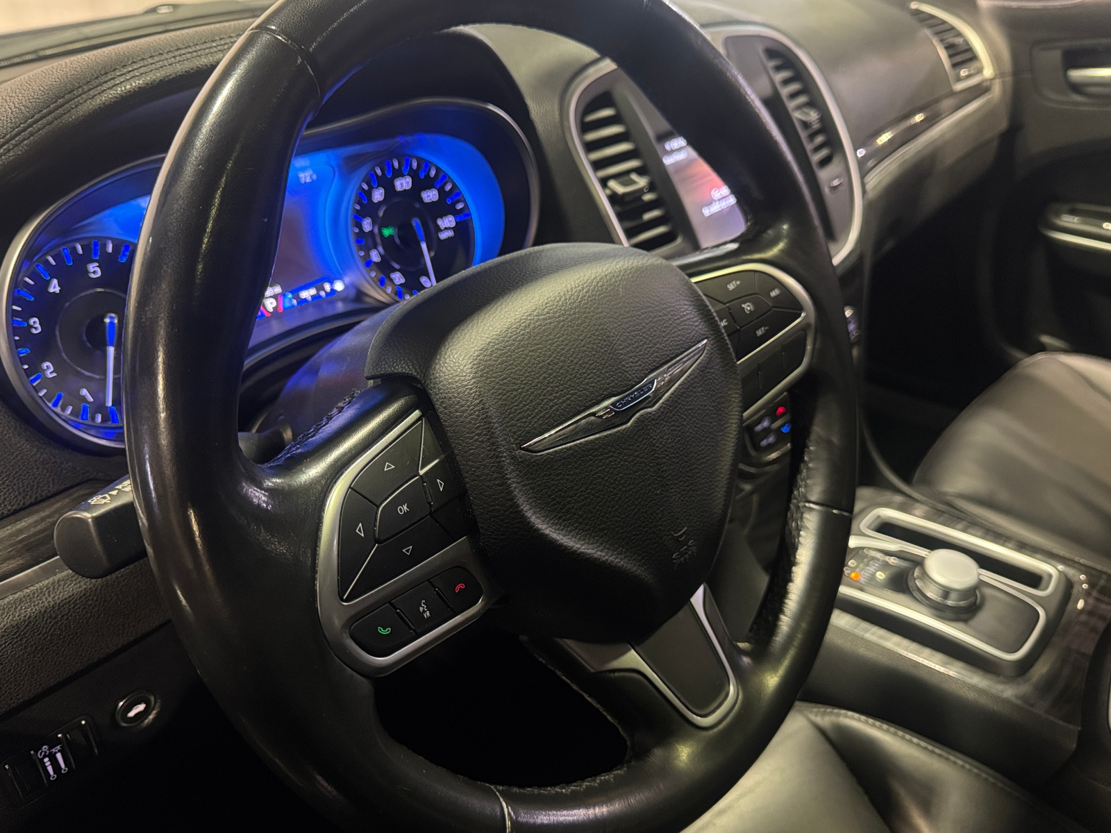 Thumbnail: 2021 Chrysler 300 - 4