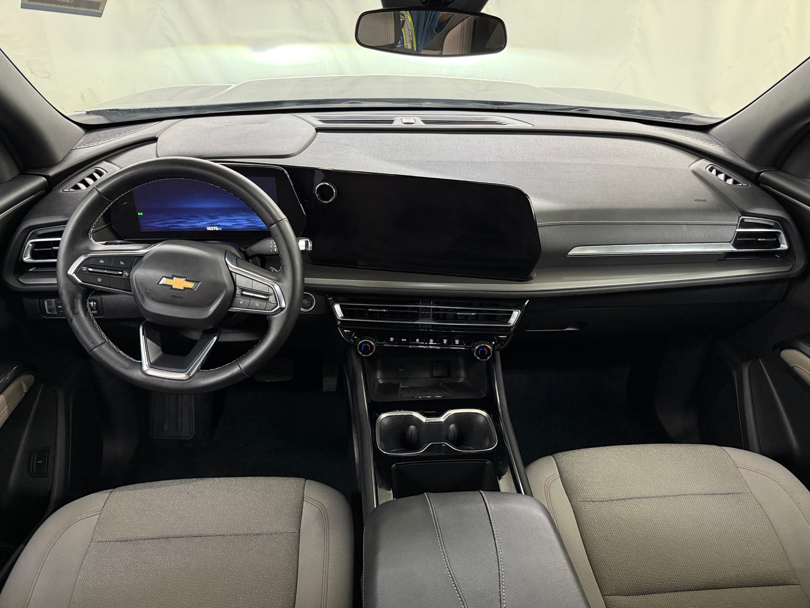 Thumbnail: 2025 Chevrolet Traverse - 3