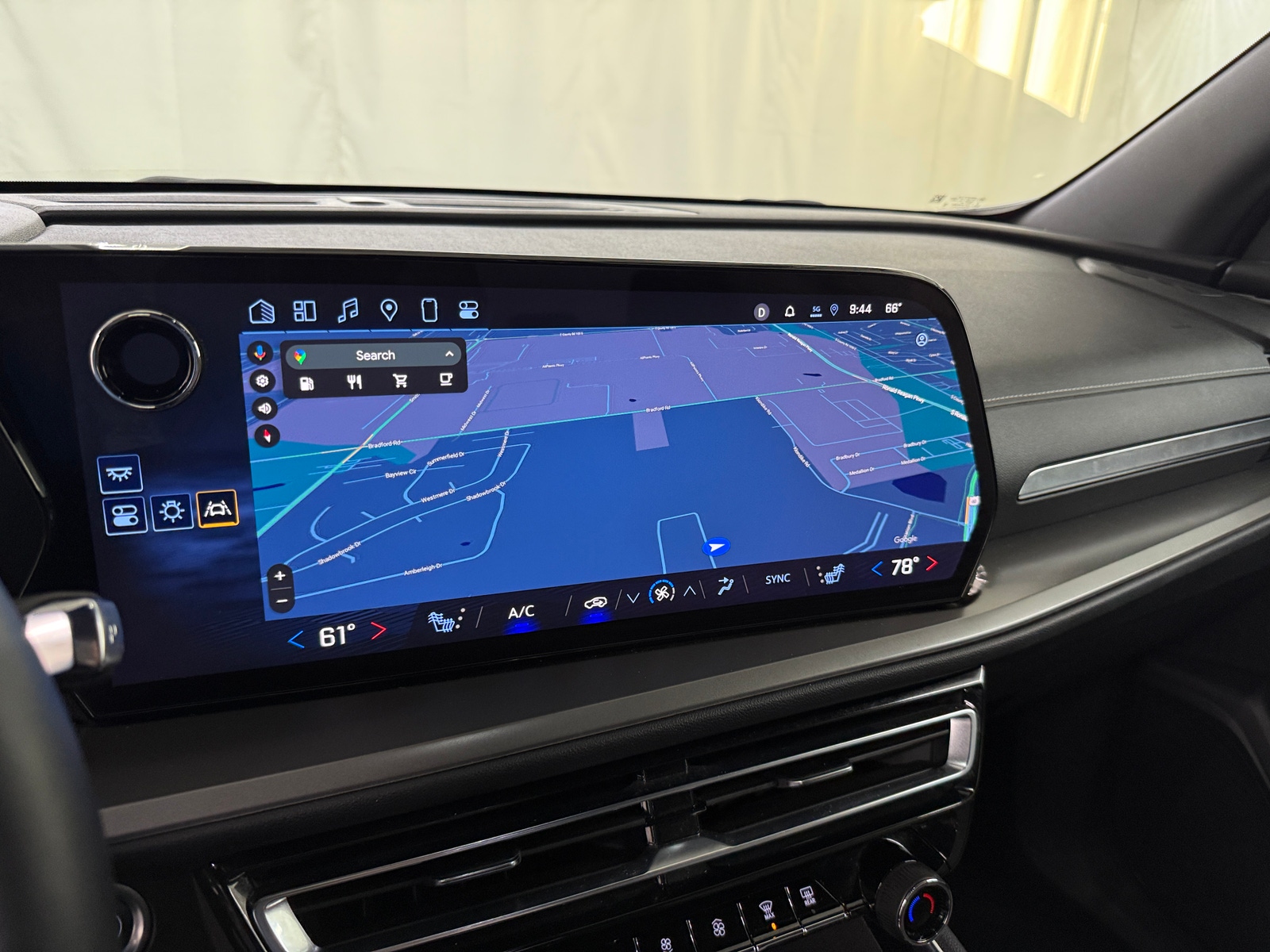 Thumbnail: 2025 Chevrolet Traverse - 4
