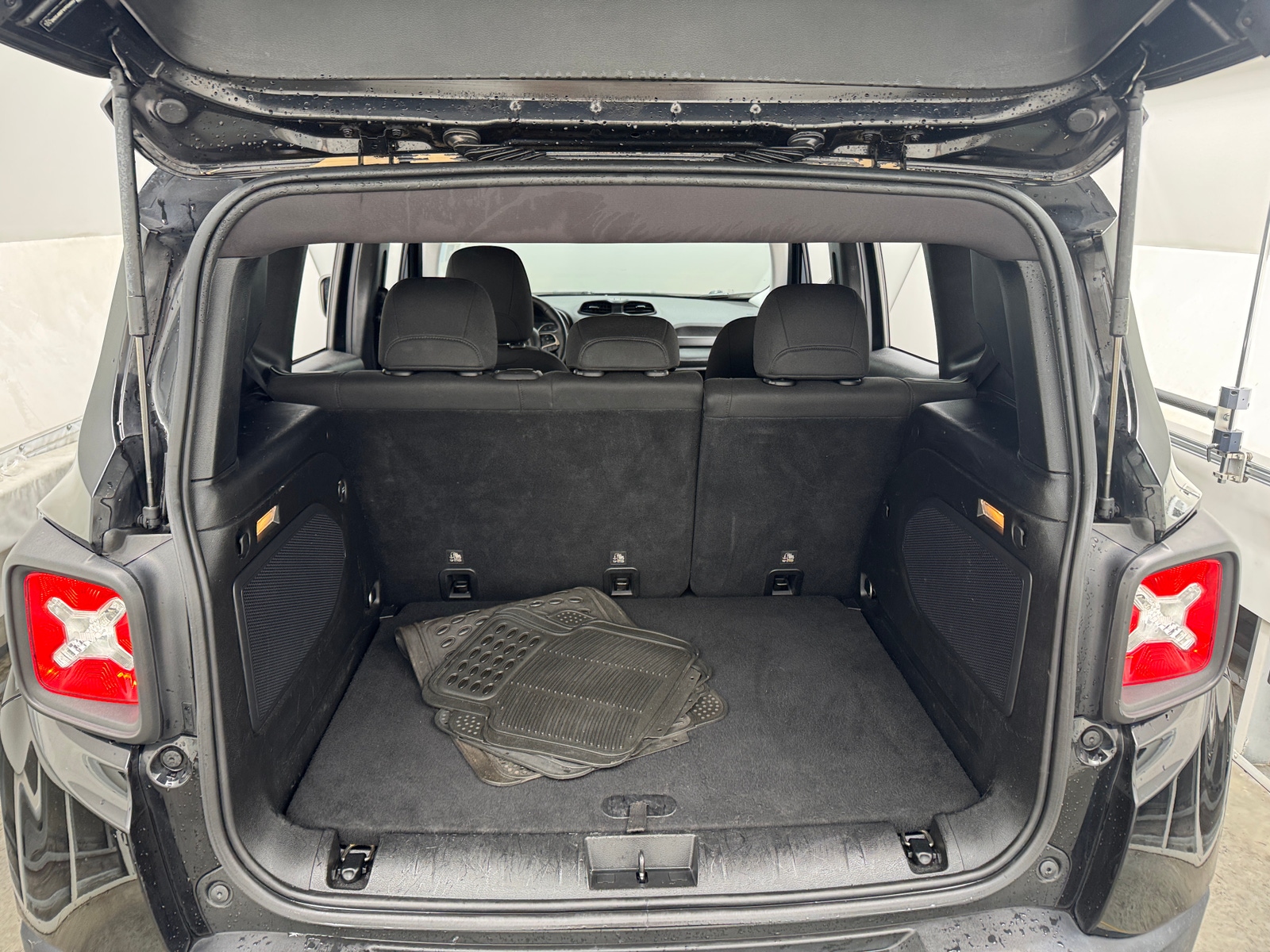Thumbnail: 2015 Jeep Renegade - 7