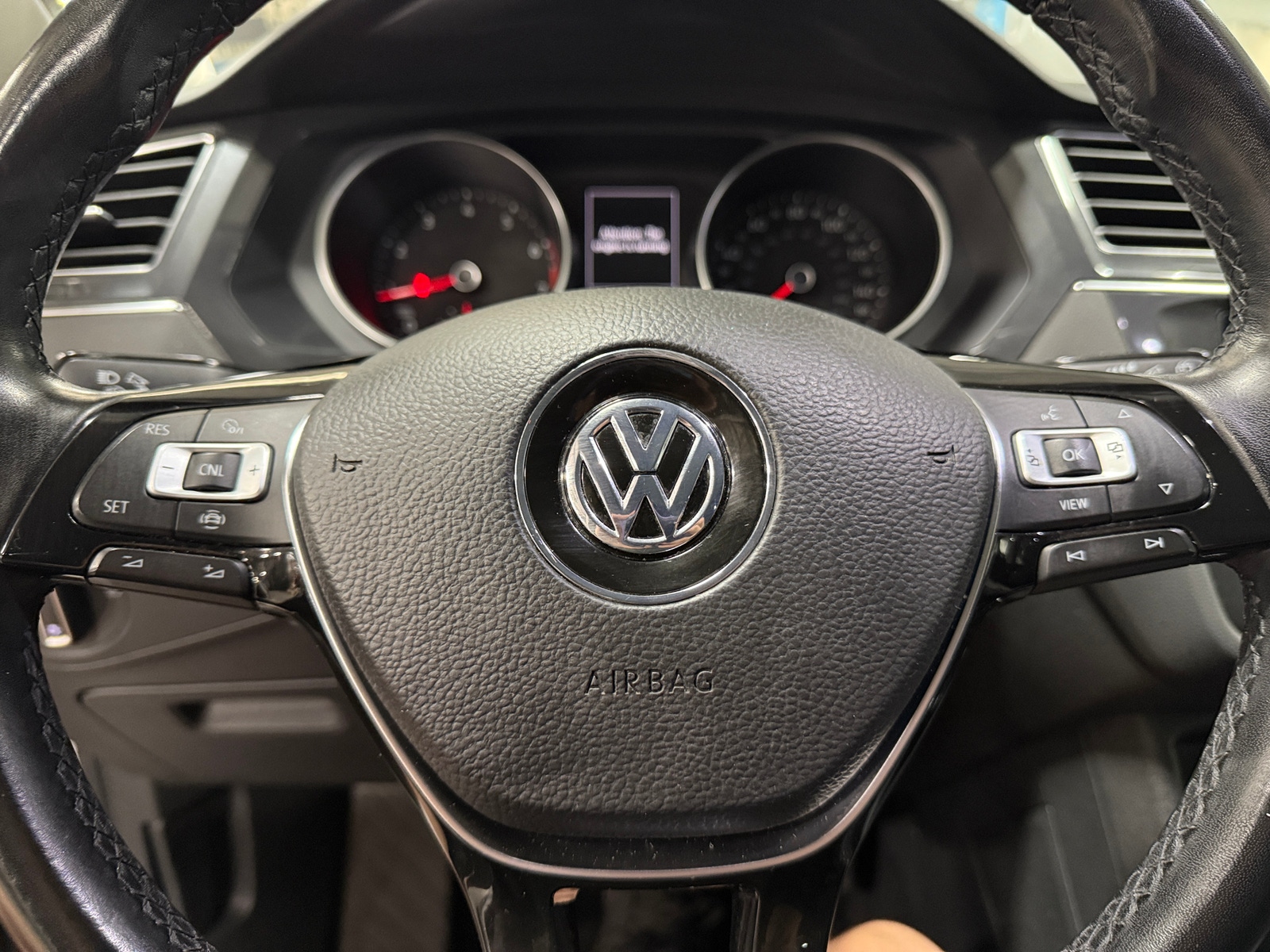 Thumbnail: 2019 Volkswagen Tiguan - 4