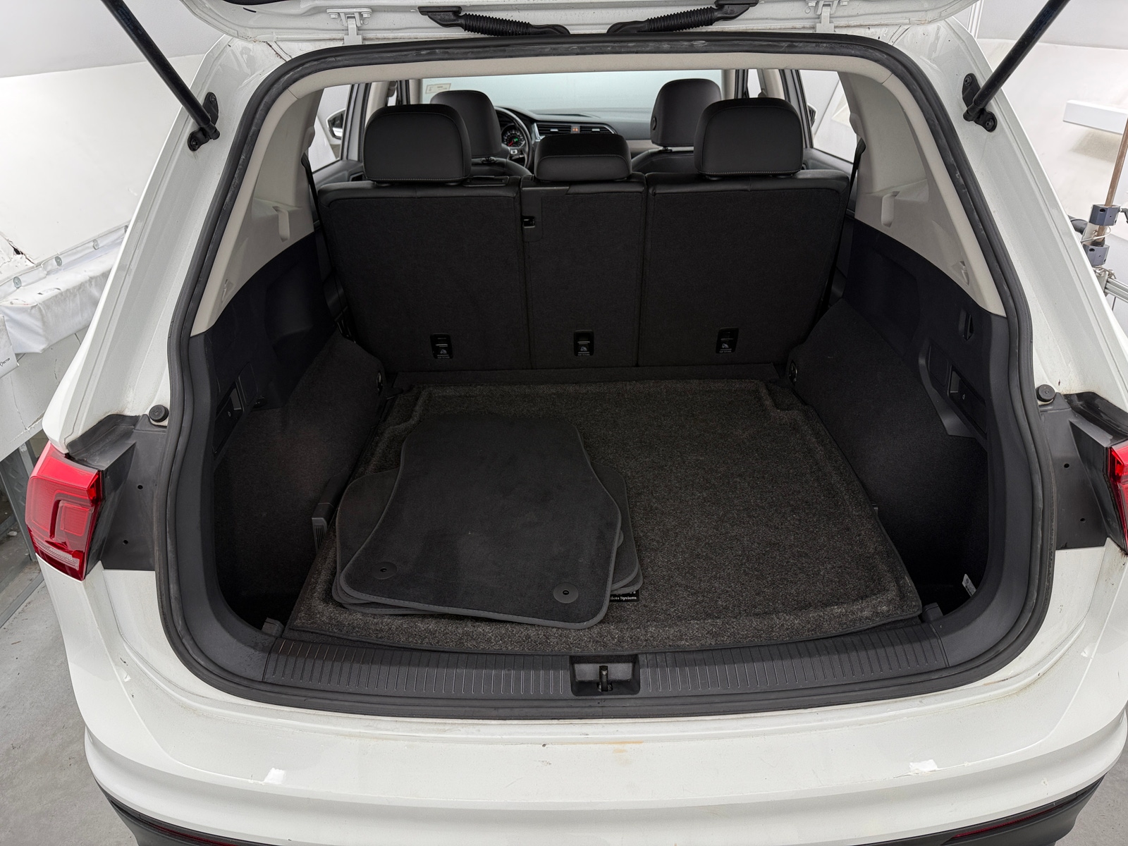 Thumbnail: 2019 Volkswagen Tiguan - 6