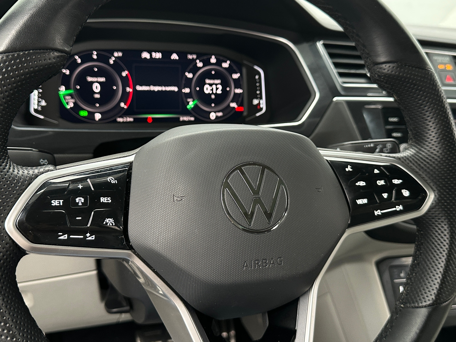 Thumbnail: 2022 Volkswagen Tiguan - 4