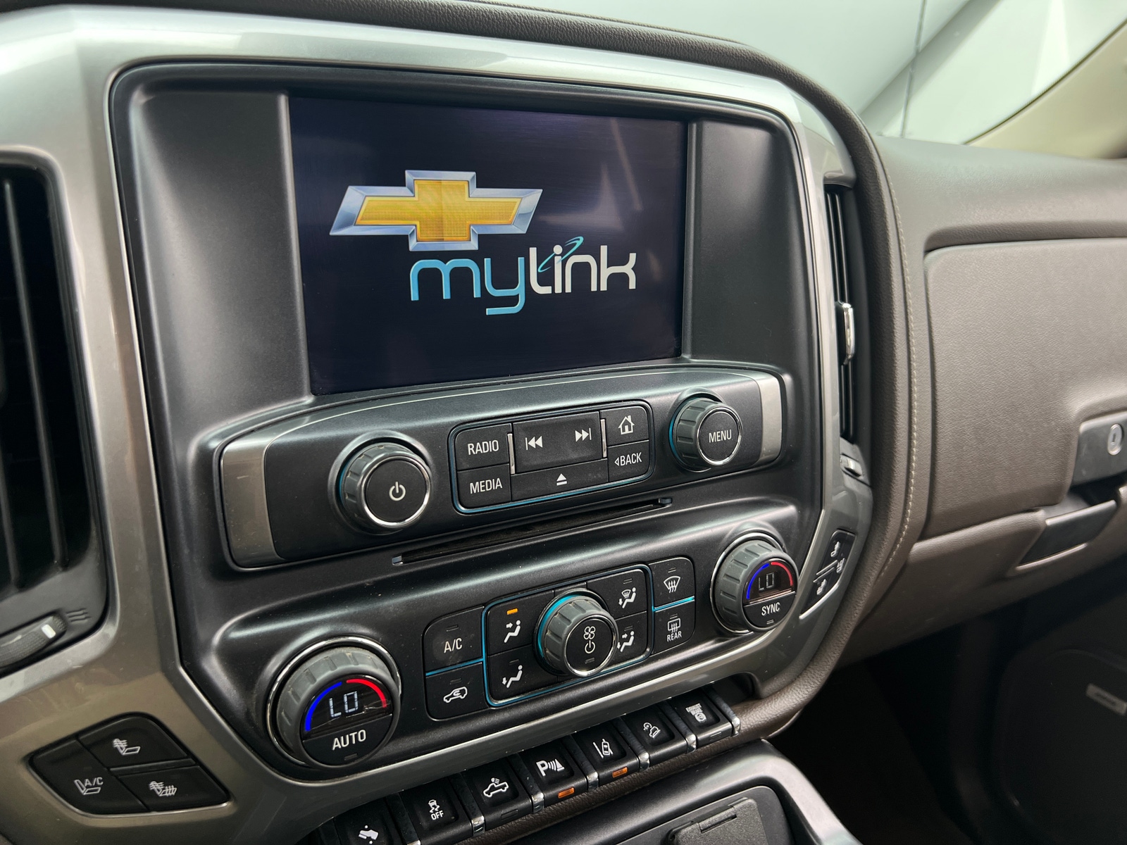 Thumbnail: 2015 Chevrolet Silverado 2500 - 3