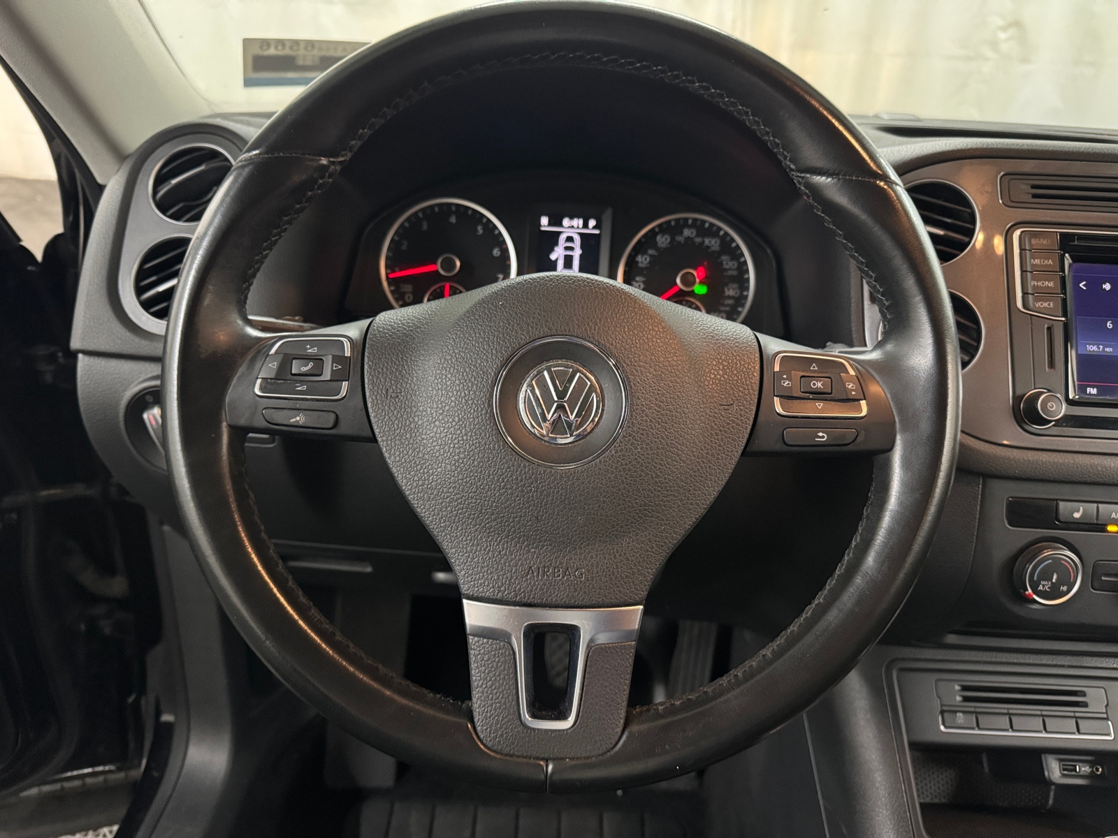Thumbnail: 2017 Volkswagen Tiguan - 5