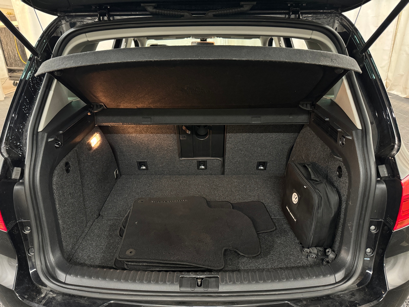 Thumbnail: 2017 Volkswagen Tiguan - 7