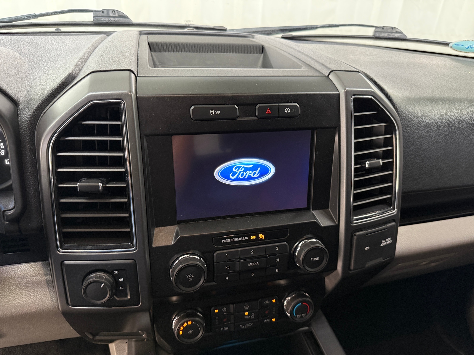 Thumbnail: 2019 Ford Econoline - 4