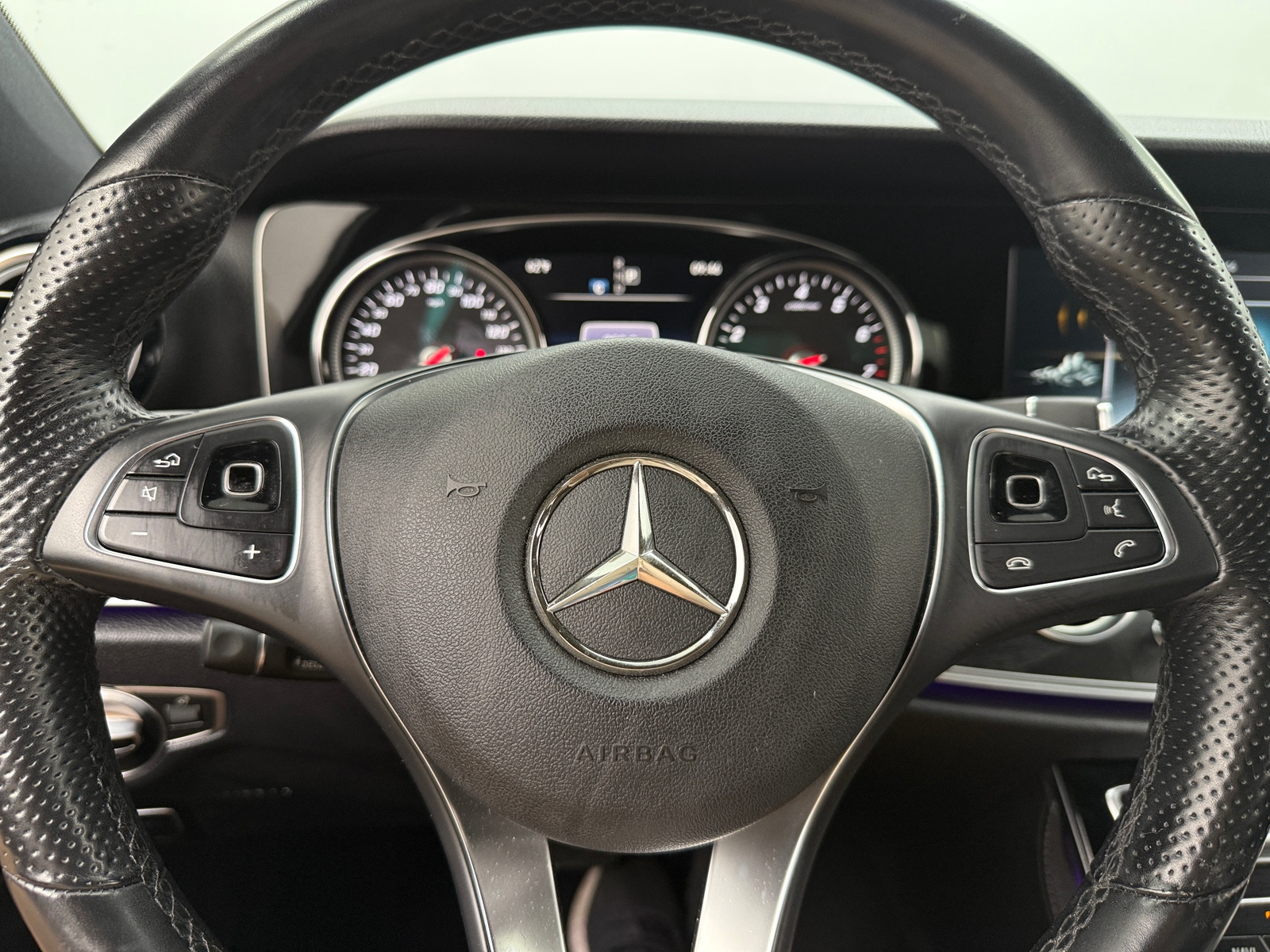 Thumbnail: 2017 Mercedes-Benz E-Class - 4