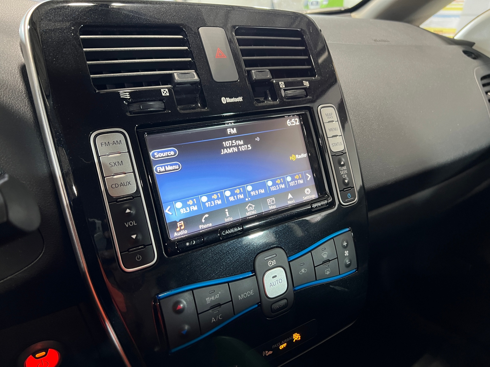 Thumbnail: 2017 Nissan Leaf - 3