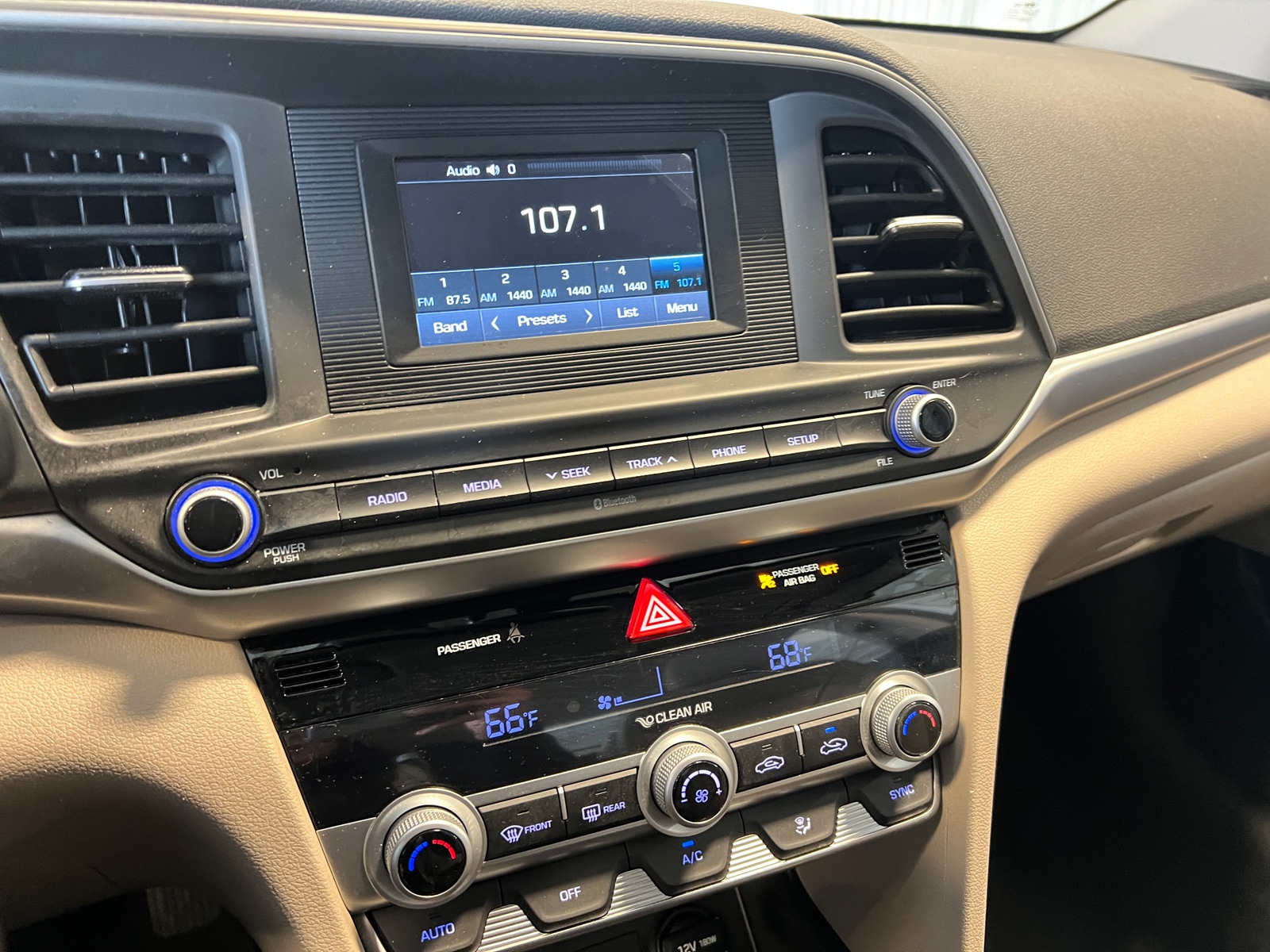 Thumbnail: 2020 Hyundai Elantra - 4