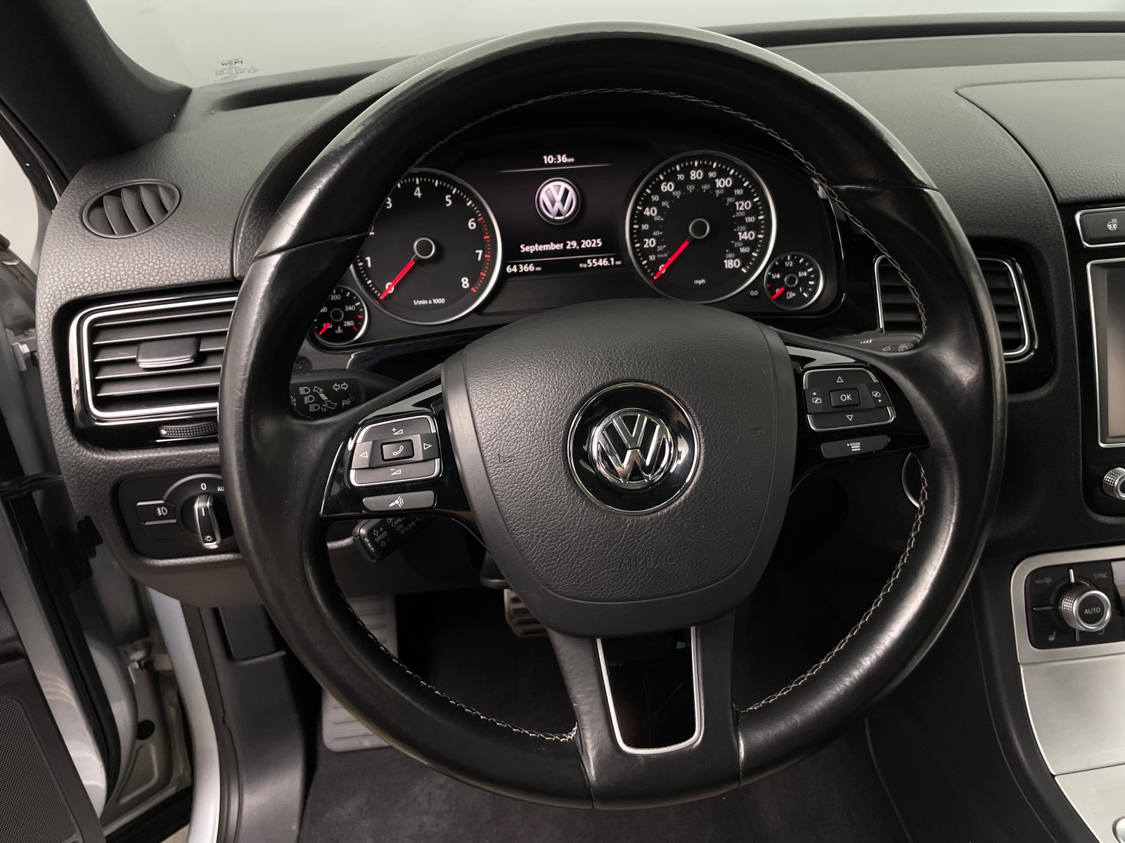 Thumbnail: 2017 Volkswagen Touareg - 4