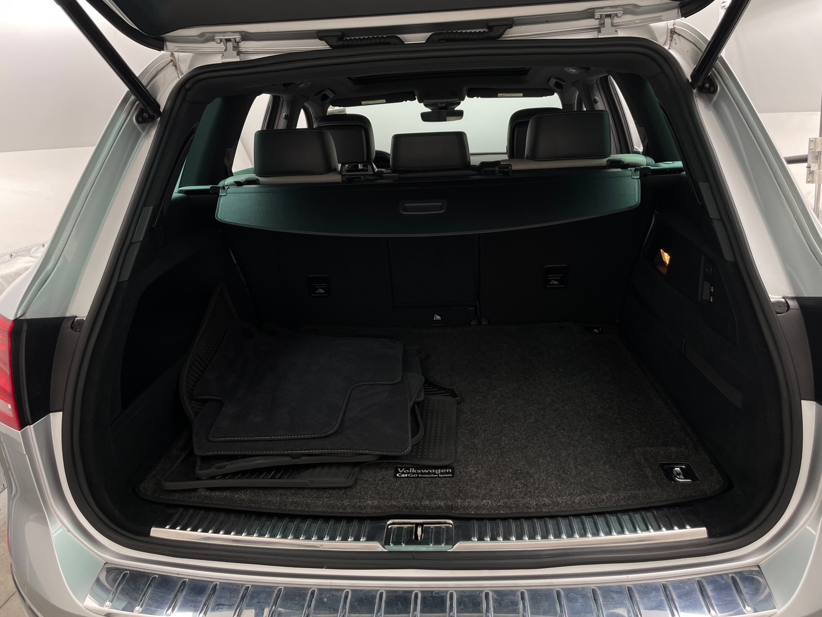 Thumbnail: 2017 Volkswagen Touareg - 6