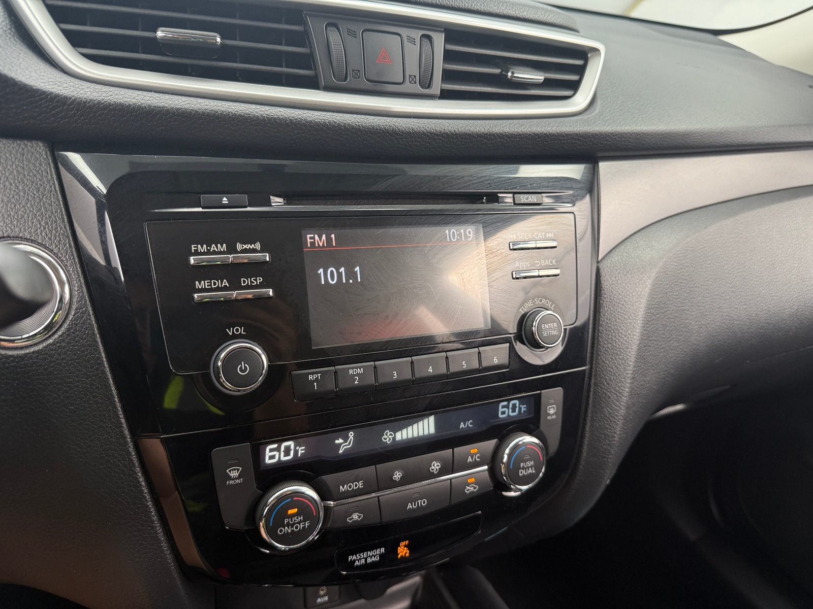 Thumbnail: 2016 Nissan Rogue - 4