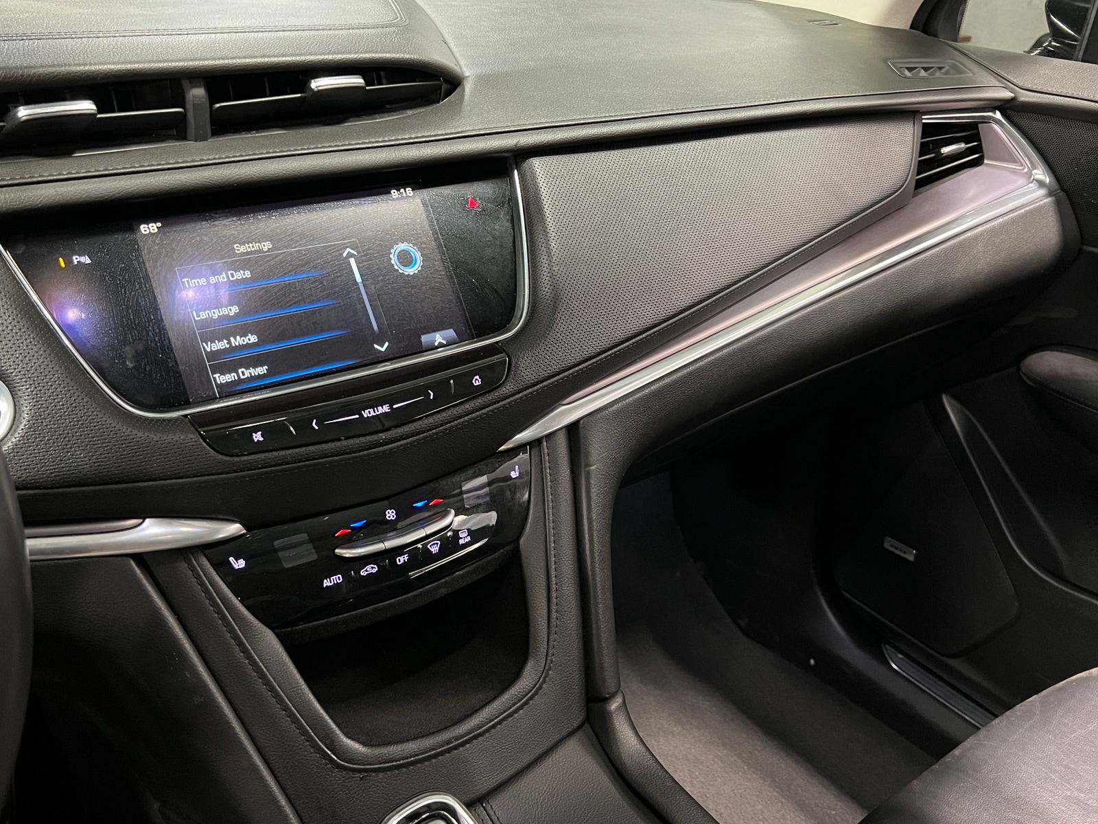 Thumbnail: 2017 Cadillac XT5 - 3