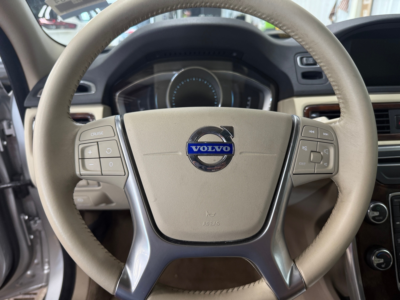 Thumbnail: 2015 Volvo XC70 - 4
