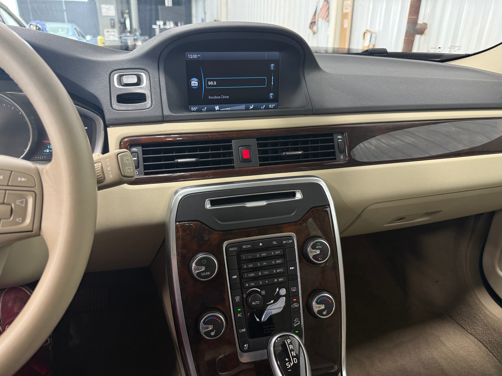 Thumbnail: 2015 Volvo XC70 - 3