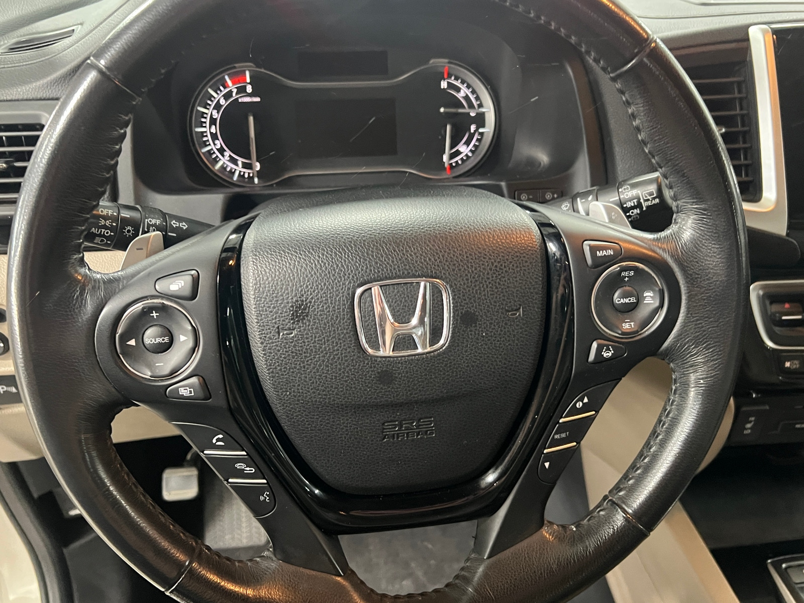 Thumbnail: 2017 Honda Pilot - 4