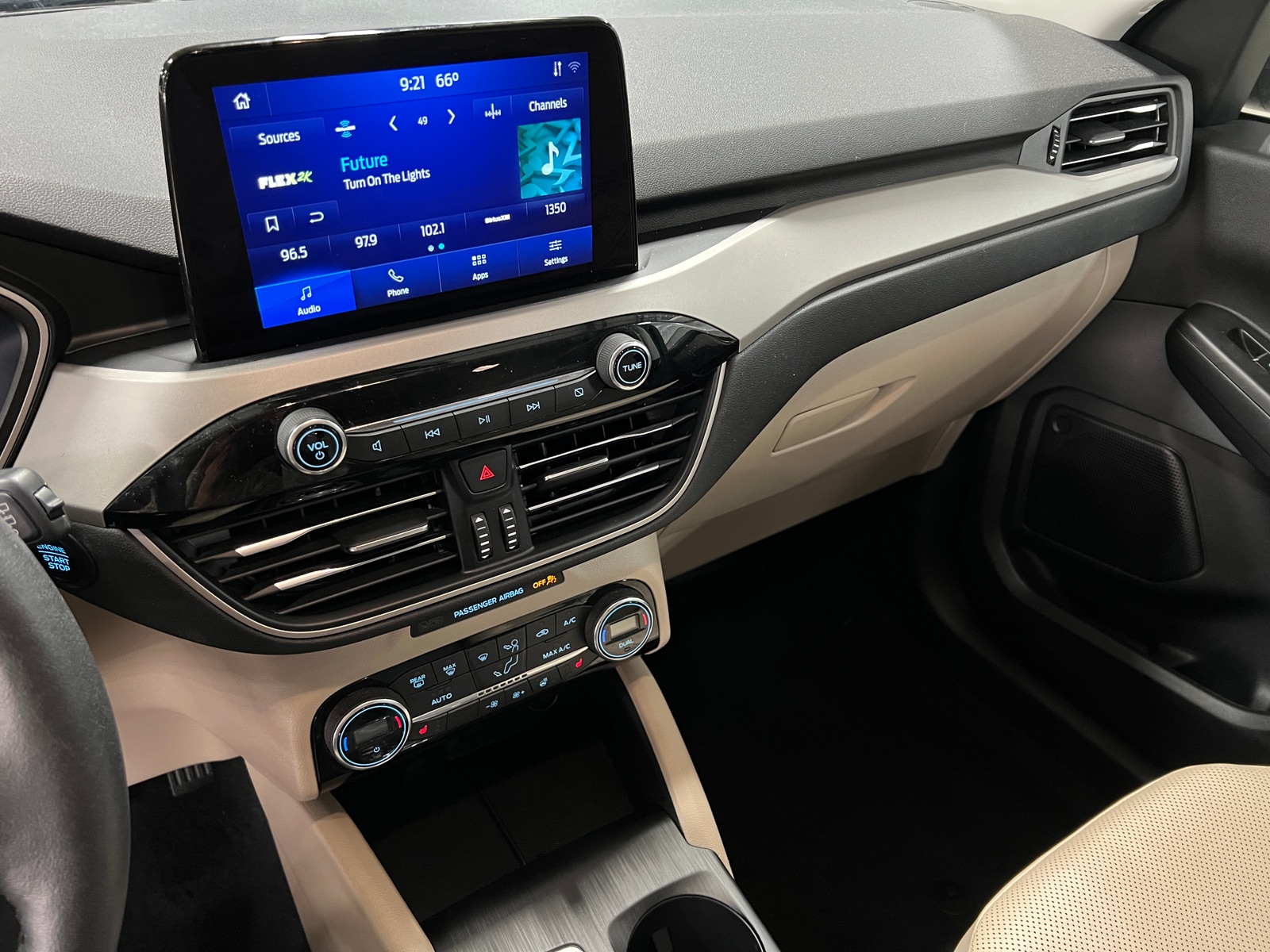 Thumbnail: 2021 Ford Escape - 3