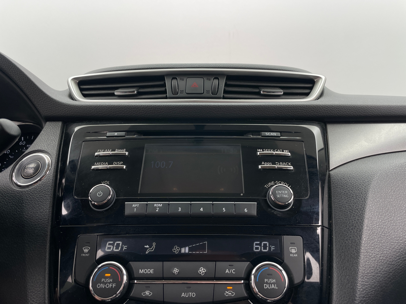 Thumbnail: 2016 Nissan Rogue - 4
