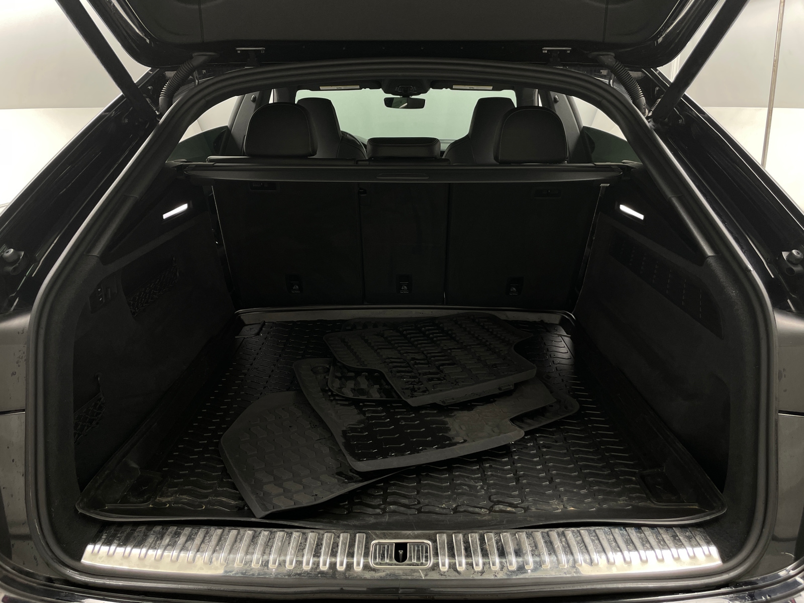 Thumbnail: 2020 Audi SQ8 - 6