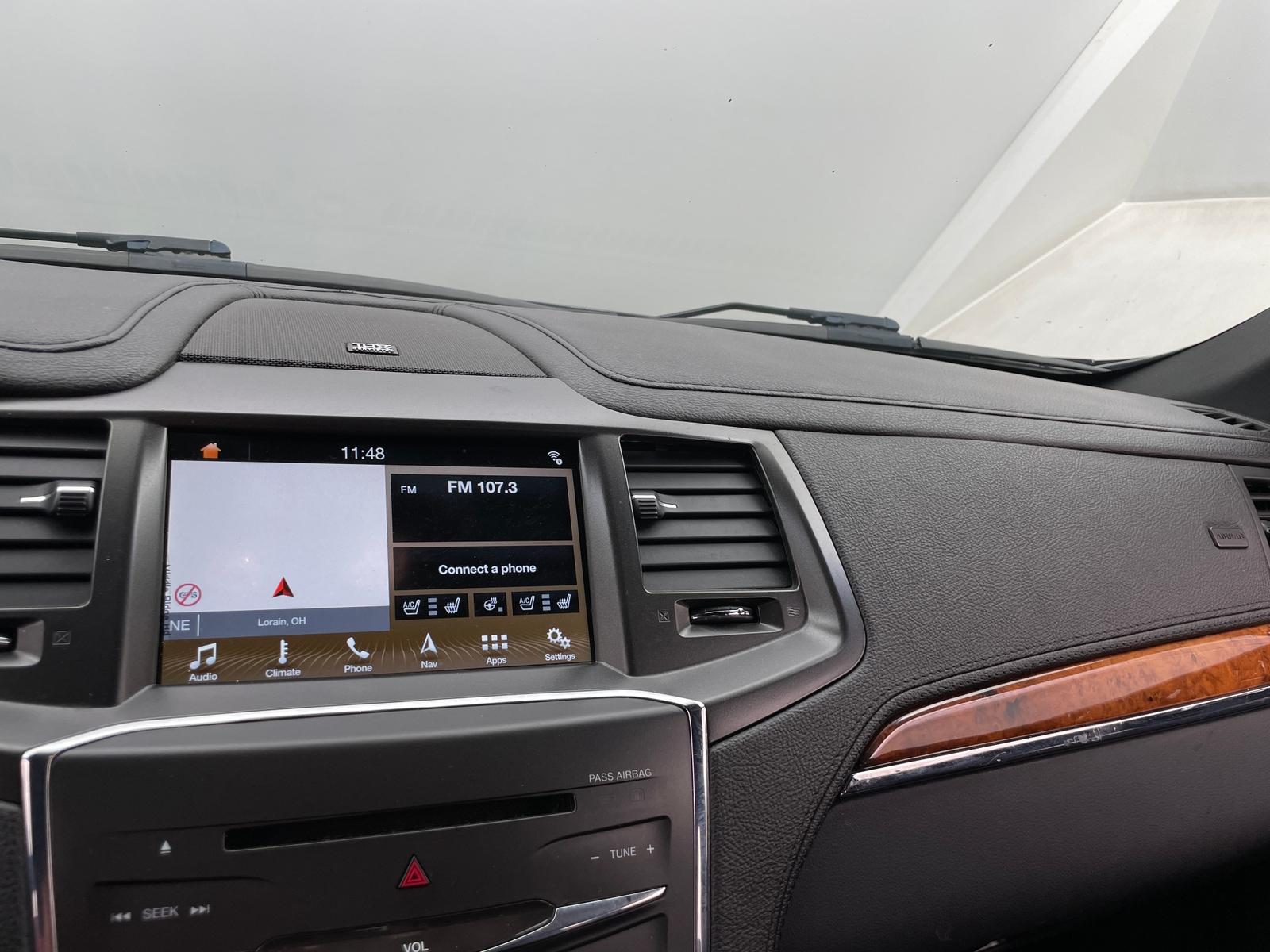 Thumbnail: 2016 Lincoln MKS - 3