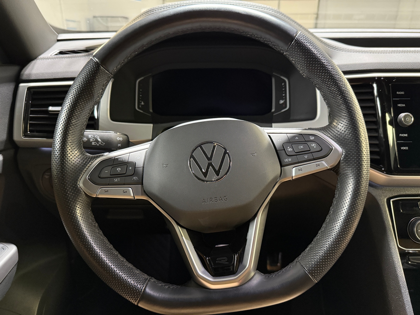 Thumbnail: 2023 Volkswagen Atlas - 4
