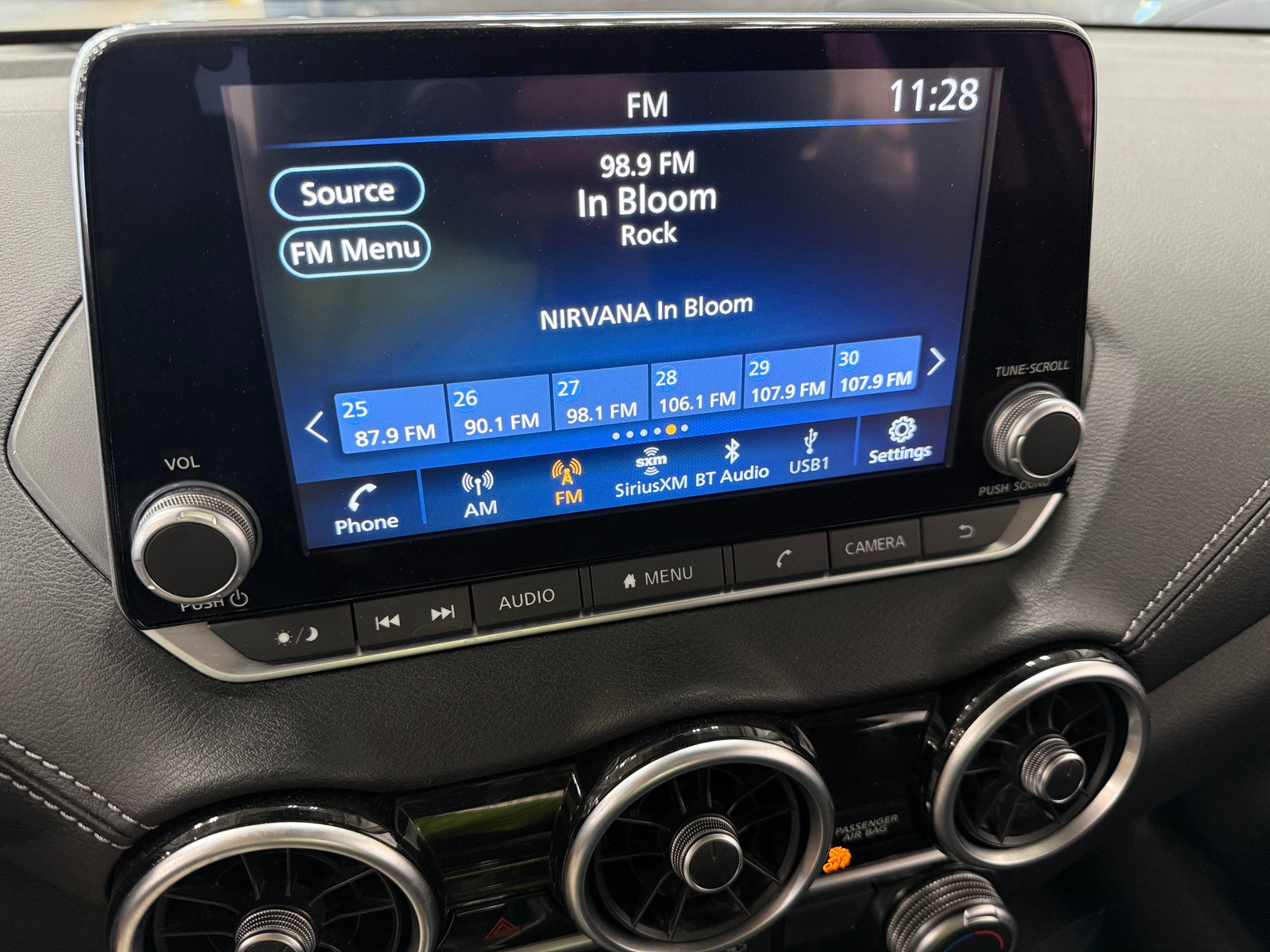Thumbnail: 2023 Nissan Sentra - 4