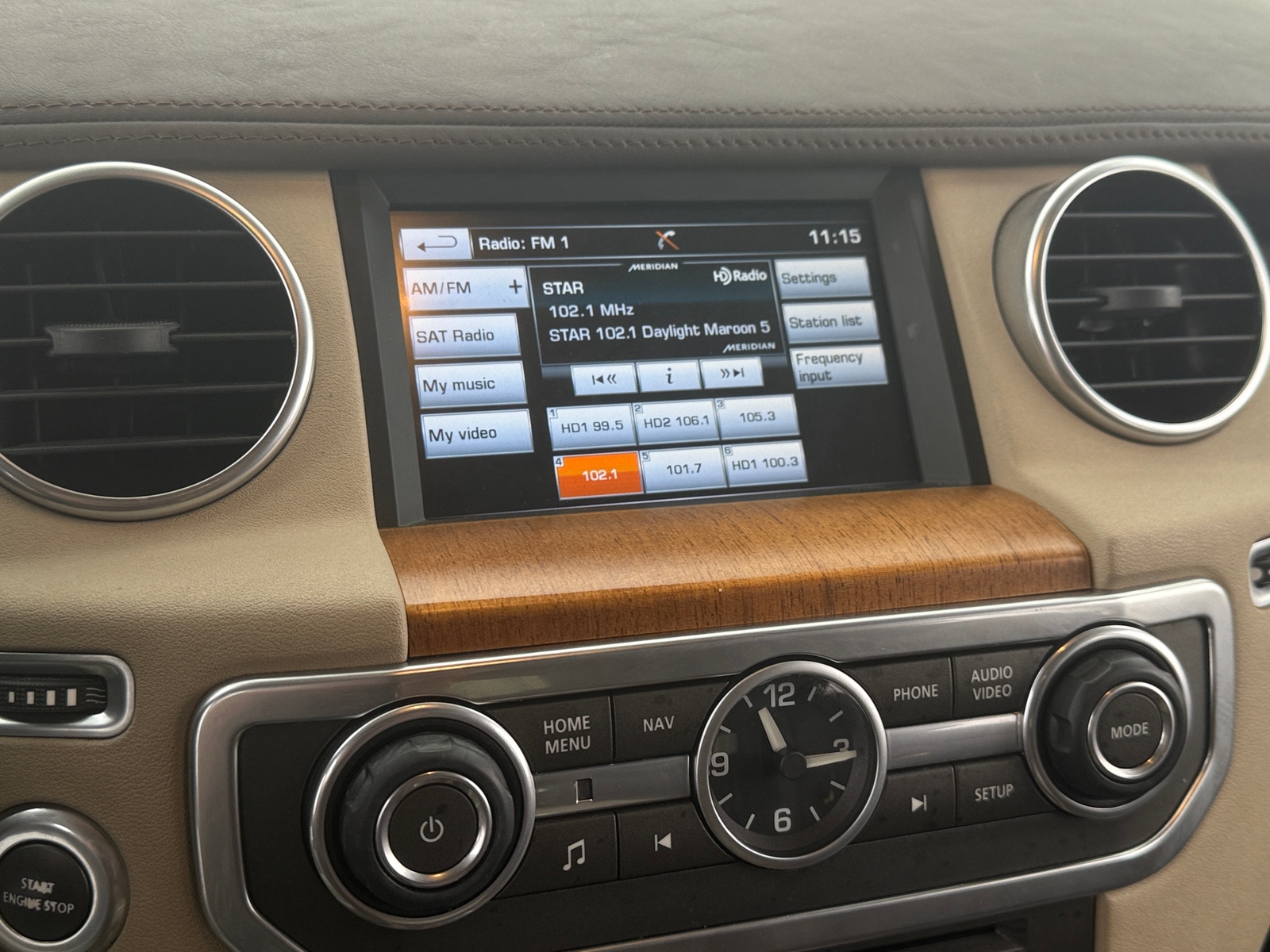 Thumbnail: 2015 Land Rover LR4 - 3