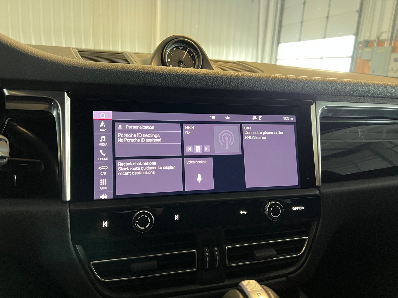 Thumbnail: 2022 Porsche Macan - 3