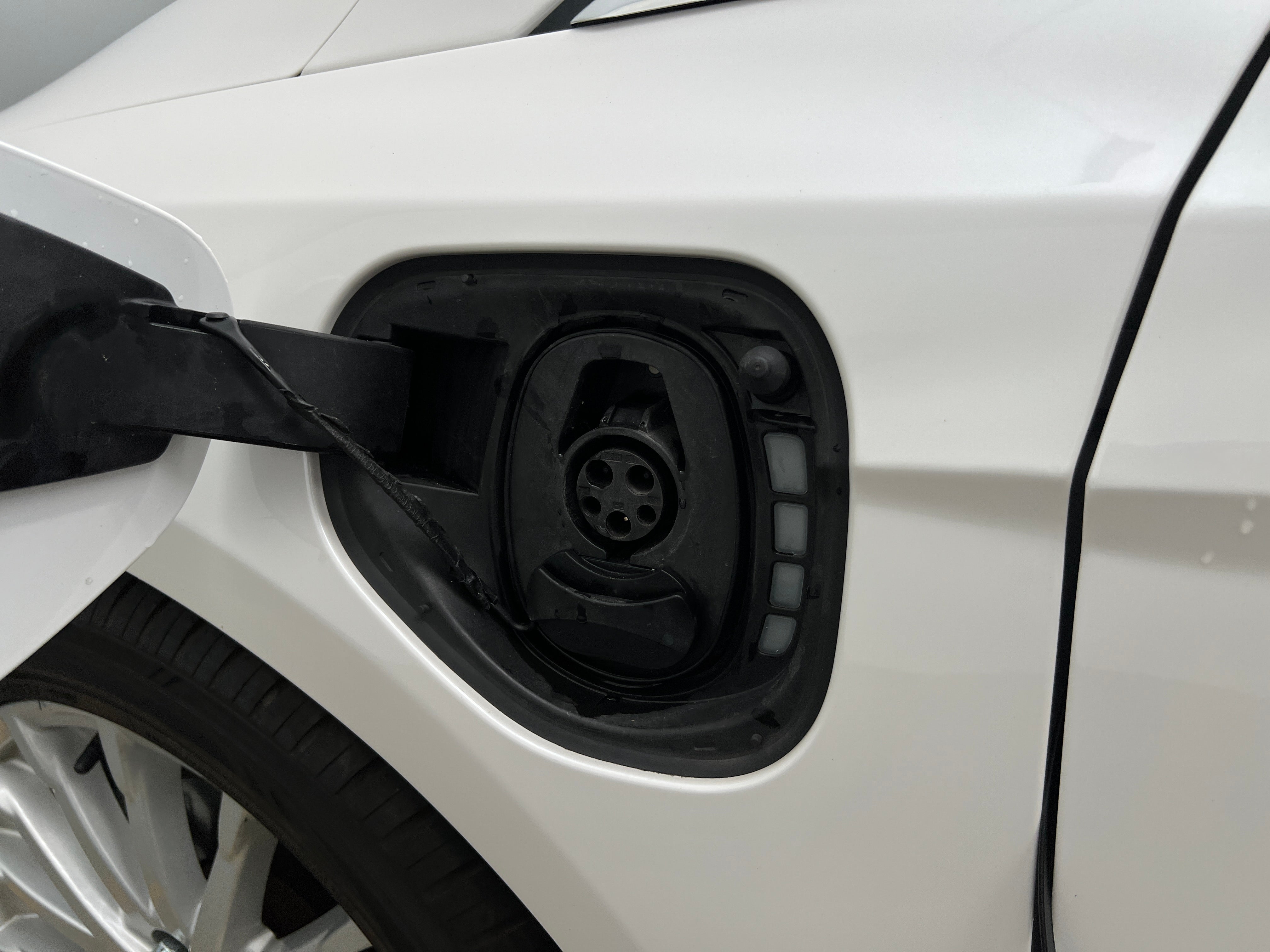 Used 2017 Ford Focus Electric with VIN 1FADP3R45HL343634 for sale in Oak Creek, WI