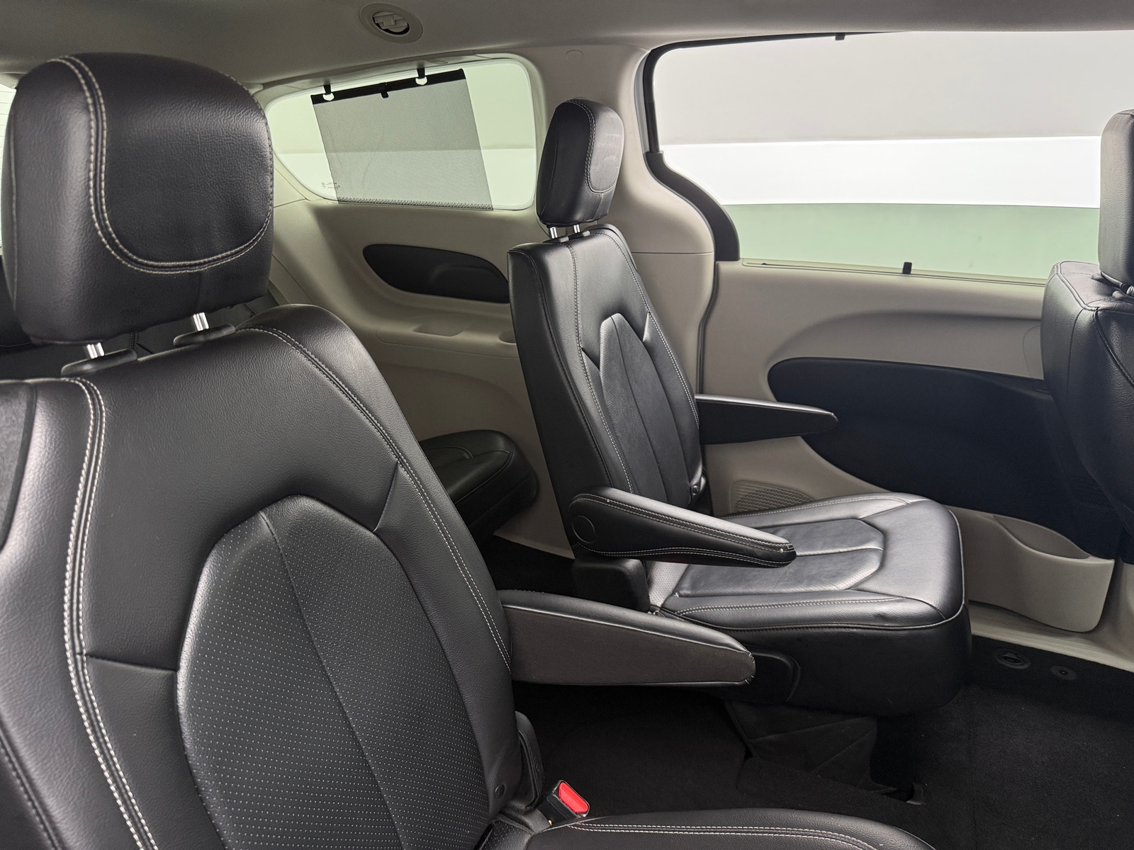 Thumbnail: 2022 Chrysler Pacifica - 5
