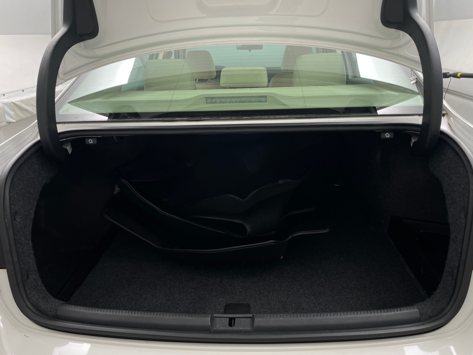 Thumbnail: 2015 Volkswagen Passat - 6