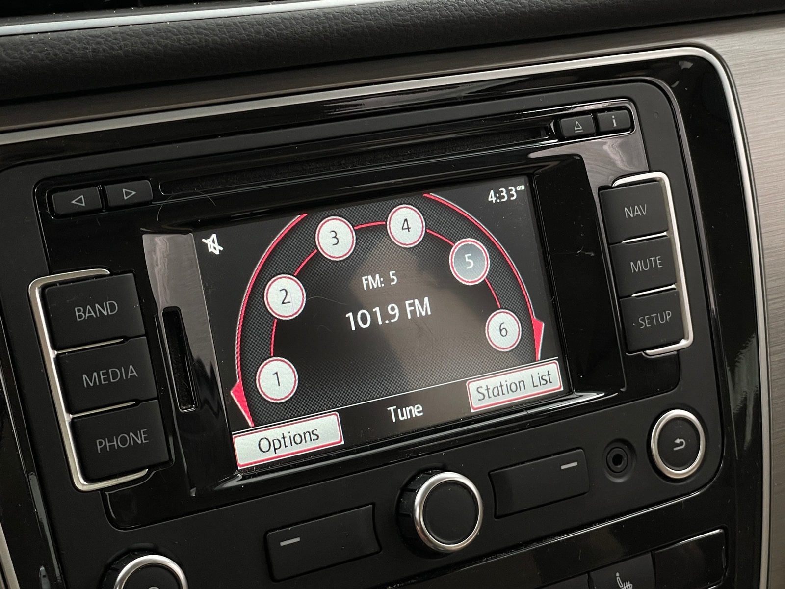 Thumbnail: 2015 Volkswagen Passat - 3