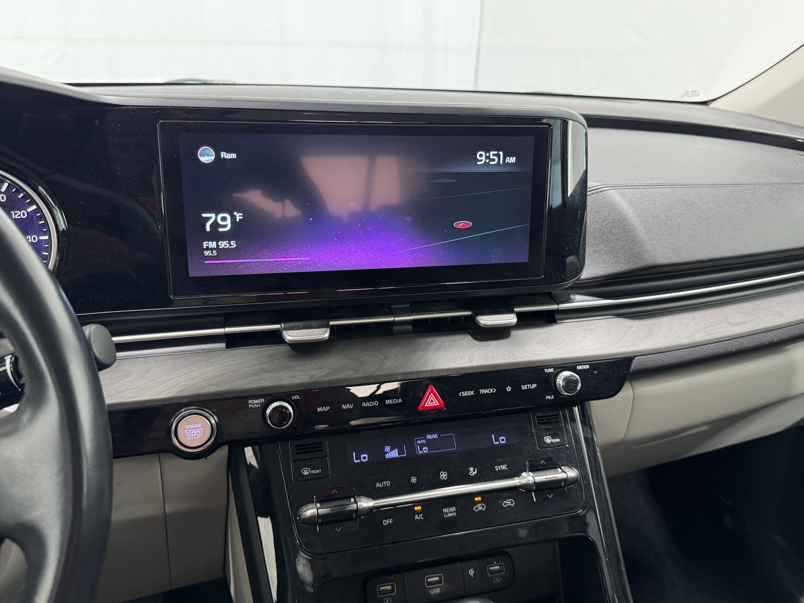 Thumbnail: 2022 Kia Carnival - 4