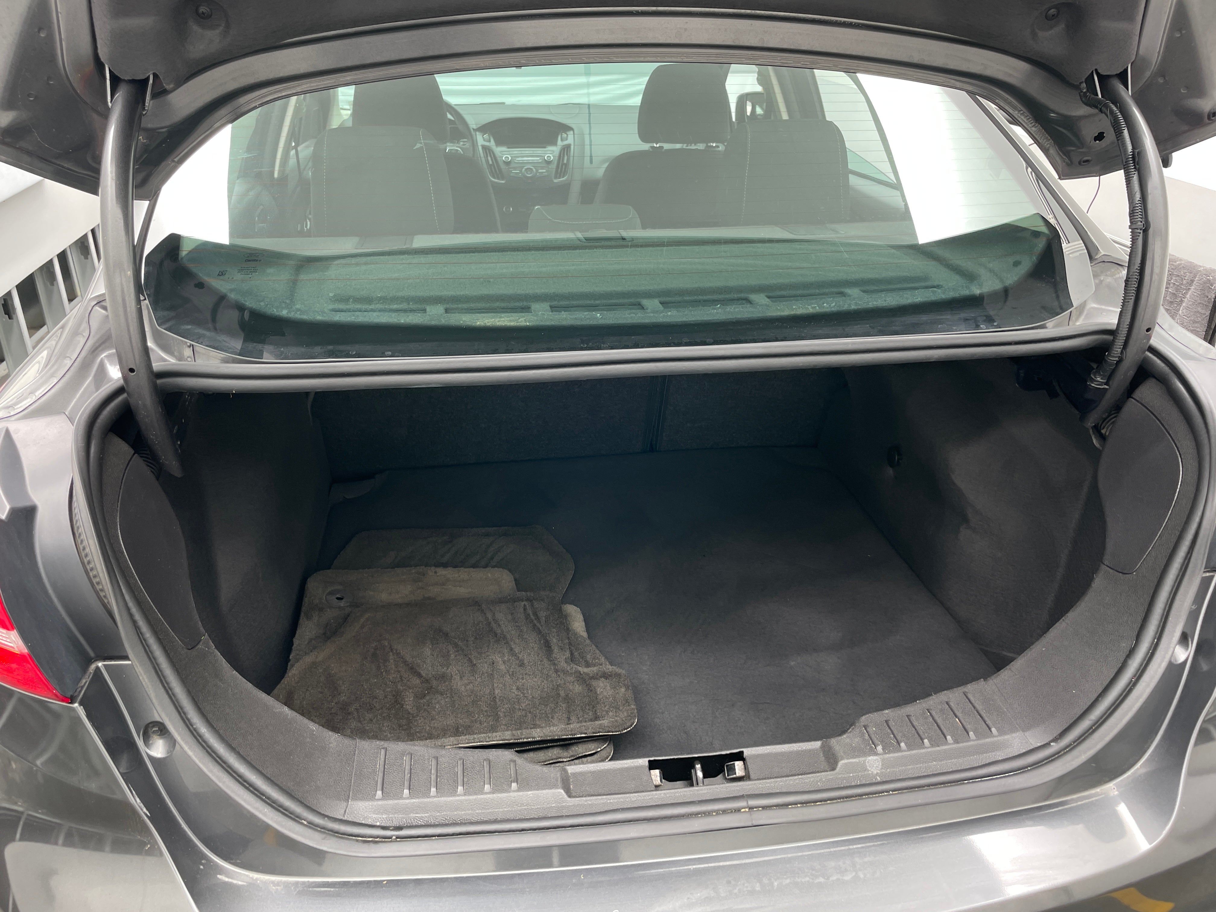 Used 2016 Ford Focus SE with VIN 1FADP3F2XGL253090 for sale in Oak Creek, WI