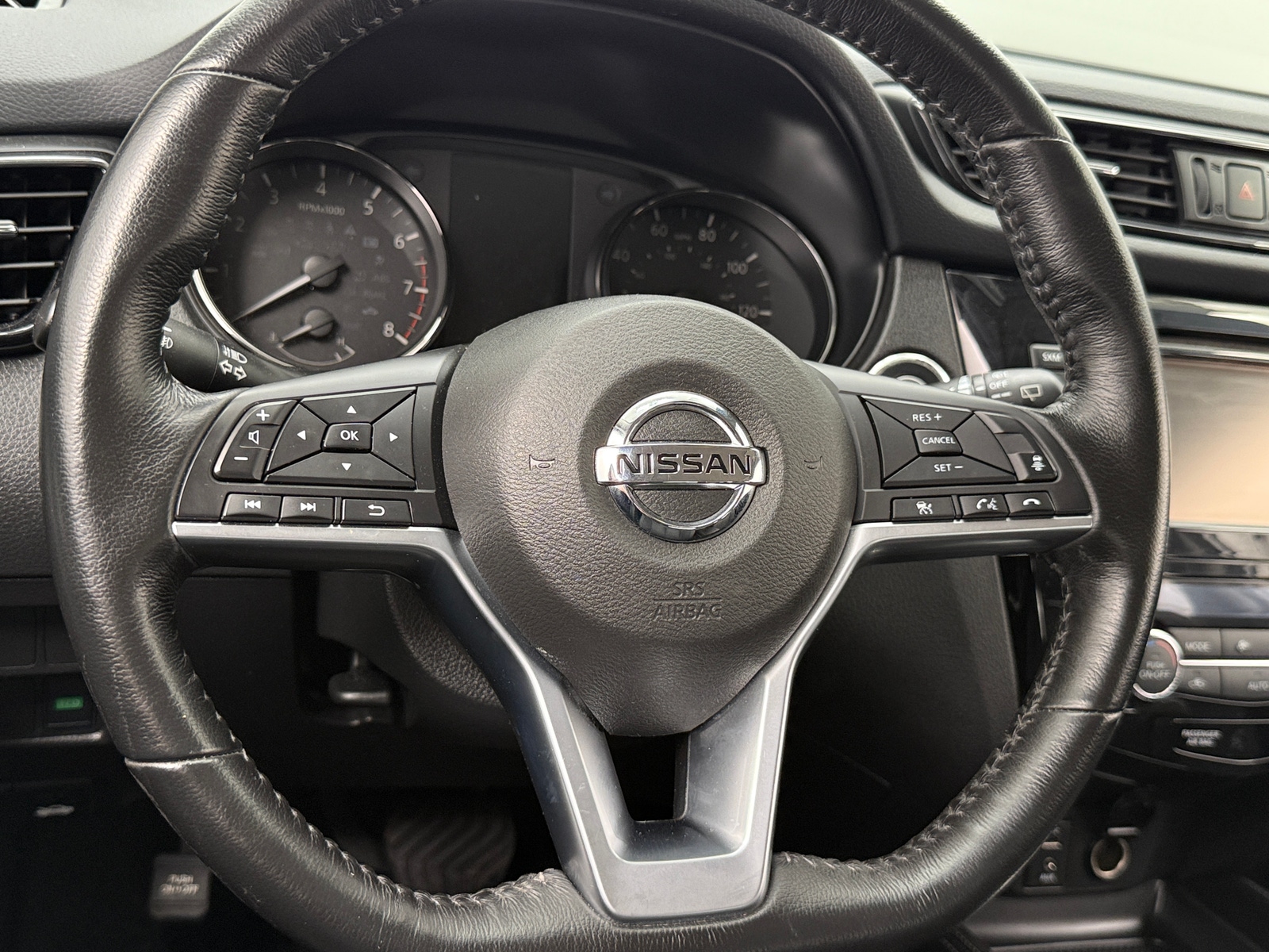 Thumbnail: 2017 Nissan Rogue Sport - 4